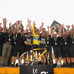 ツール・ド・フランス、フルームの総合優勝を祝うスカイの関係者たち（2016年7月24日）
