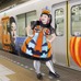 渡辺直美、ラッピング電車でハロウィンパフォーマンスを披露