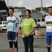 ツール・ド・東北であいさつをする陸上パラ選手の佐藤真海。右が藤田征樹、左がパラサイクリストの石井雅史