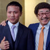 世界タイトルマッチに挑戦する比嘉大吾（左）と具志堅用高会長（2017年4月3日）
