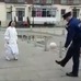【動画】修道女と警察官がリフティングを披露し合う姿が微笑ましい
