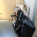 電車内に自転車を持ち込むときは分解して輪行袋に完全収納する必要がある
