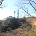 高鈴山の山頂。大きな白い巨塔は、存在感がある。