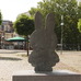 ディック・ブルーナの次男でアーティストのマルクが作ったミッフィー像が置かれた広場はNijntje Pleintje(ミッフィーの広場）と呼ばれている