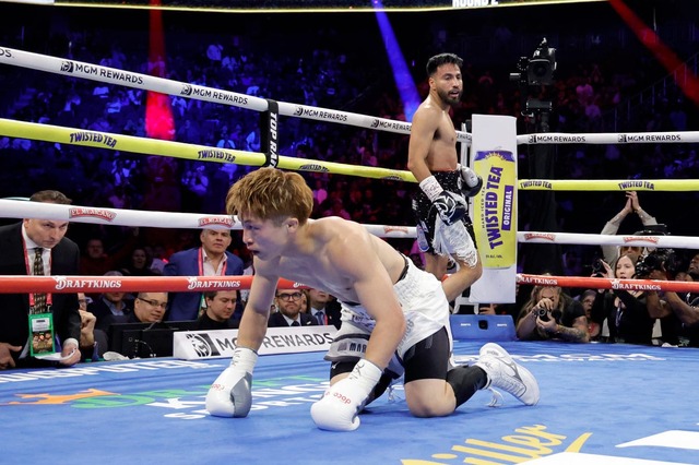 第1ラウンドにダウンを奪われた井上尚弥(C)Getty Images
