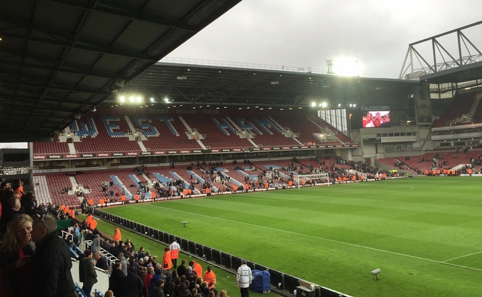 London Stroll ウェストハムの本拠地移転 新スタジアムで揺れるサポーターたちの感情 Cycle やわらかスポーツ情報サイト