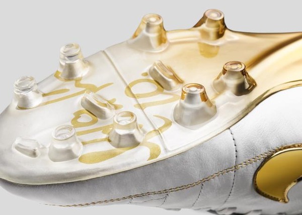 ナイキ ティエンポ エアレジェンド ホワイト/ゴールド ナイキ ティエンポ エアレジェンド 10R ホワイト - メルカリ