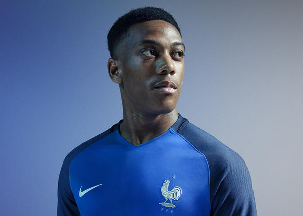 フランス代表チームジャージ ナイキ、自国への誇りを表現したフランス代表ジャージ 1枚目の