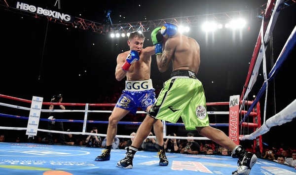 アメリカのファンにインパクトを 中谷潤人23歳が初防衛戦で見せた 鼻骨折 Tkoの衝撃 日本人ボクサーが海外防衛戦を行うメリットとは ボクシング Number Web ナンバー