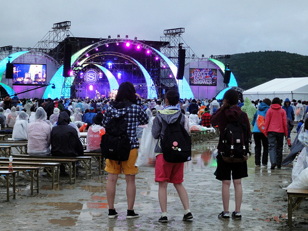 ラブシャ　レインブーツ　SWEET LOVE SHOWER　LLサイズ　夏フェス SWEET LOVE SHOWER 2024】雨のラブシャに集ったレインコーデを