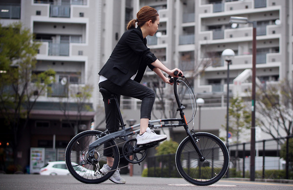 モノトーンカラーの20インチ折りたたみ自転車「202」発売…ドッペル