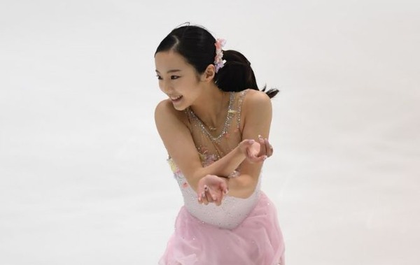 本田真凜の デートなうに使っていいよ 伊藤美誠 彼氏の手を繋ぐ彼女風ショット披露 Cycle やわらかスポーツ情報サイト