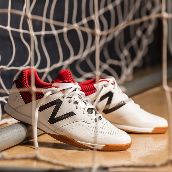ニューバランス、フットサルシューズ「AUDAZO」新モデル発売 4枚