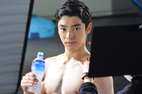 白井健三の演技をハイスピードカメラで撮影 アクエリアス 新cmオンエア 17枚目の写真 画像 Cycle やわらかスポーツ情報サイト