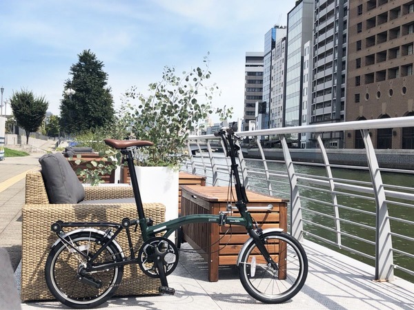 折りたたんだまま転がして移動できる折りたたみ自転車「Harry