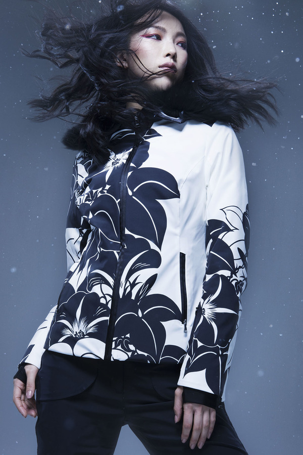 新品同様 フェニックス ハイエンドスキーウェア GRACE JAPAN 36 フェニックス、和服からインスパイアされた女性向けスキーウェア