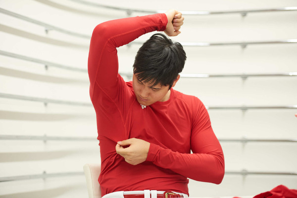 【値下げ】【新品未使用】大谷翔平　デサント　アンダーシャツ　サイズL デサント、大谷翔平の意見をもとに開発した野球用アンダーシャツを発売