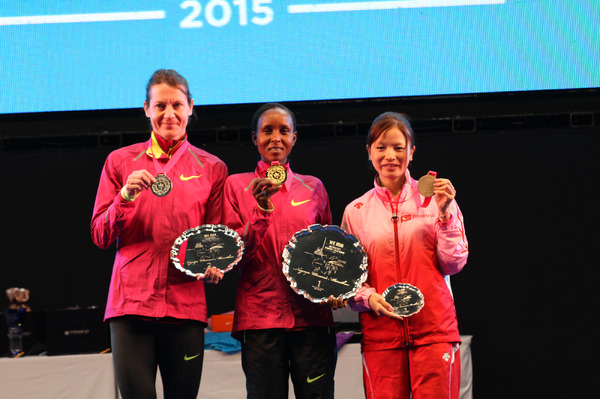 ティファニー、名古屋ウィメンズマラソンのトロフィーやメダルを