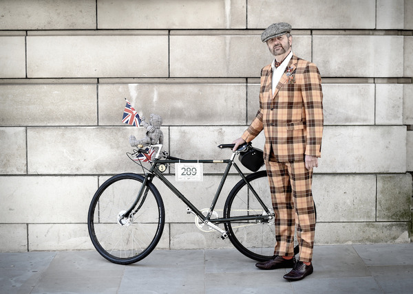 LONDON STROLL】ツイードを着こなすサイクリングイベント「The Tweed