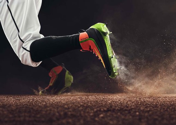 爆発的な速さを生み出す…ナイキの野球用スパイク「ハラチ 2K