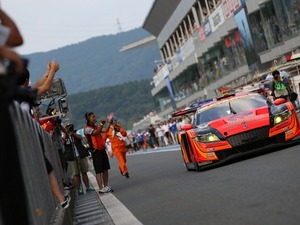 【SUPER GT 第4戦】GT300決勝…CR-Z の高木＆小林、クールスーツなしの作戦で快勝 画像