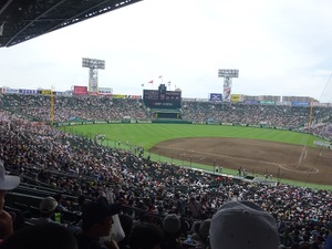 【高校野球】中京大中京のエース上野、五回までノーヒットピッチングも一発に泣く 画像