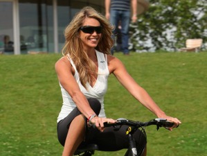 【あの人と自転車】エル・マクファーソン(モデル) 画像