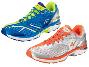 ヨネックス、膝への負担を減らすランニングシューズ「パワークッション セーフラン810」 画像