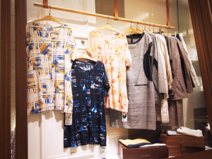 三越伊勢丹、大きいサイズの夏ファッションを提案。伸びる刺繍アイテム登場 画像