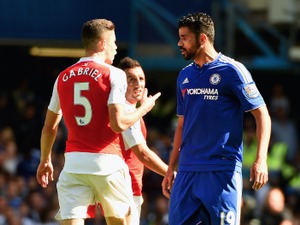 ベンゲル監督が激怒、ジエゴ・コスタ挑発行為「なぜ退場にならない？」 画像