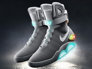 ナイキ、バック・トゥ・ザ・フューチャーを現実に！自動で靴ひもが閉まる「THE 2015 NIKE MAG」発表 画像