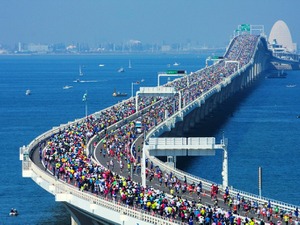 東京湾アクアラインを走るマラソン大会、2016年10月開催 画像