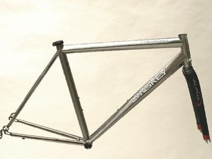 チタンフレームメーカー「リンスキー」が日本上陸 画像