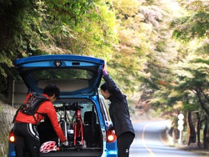 自転車を車載するための取付装置「インカーサイクルキャリア」 画像