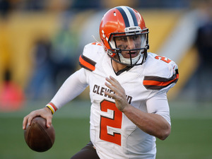 クリーブランド・ブラウンズ、今季残り試合はマンジールをQBに…NFL 画像