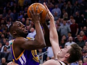 ウォリアーズ開幕19連勝、ジャズを終盤振り切り辛勝…NBA 画像
