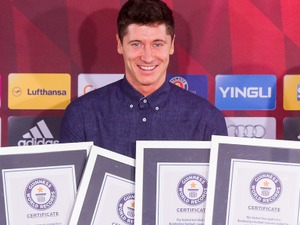 バイエルンのレヴァンドフスキ、最速ゴールがギネス記録に 画像