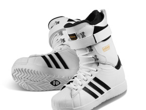 アディダス、スーパースター生誕45周年を記念したスノーボードブーツ 画像