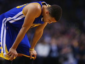 ウォリアーズ開幕24連勝、2度の延長戦で辛勝 画像