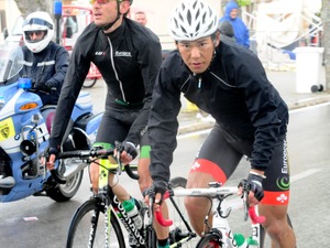 【ジロ・デ・イタリア14】新城がクラッシュで大ケガ…大丈夫か？ 画像