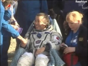 若田宇宙飛行士が無事帰還、「やっぱり地球はいい」 画像