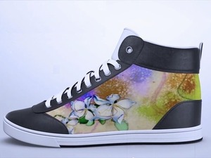 スマホで簡単にデザインを変えられるスニーカー、「ShiftWear」が画期的すぎる 画像