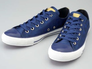 ジョジョの奇妙な冒険とコラボしたコンバースのスニーカーを発売 画像