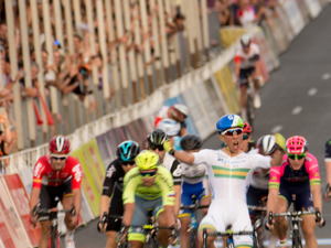 ツアー・ダウンアンダー第1ステージ、カレブ・イーウォンが真夏の暑さを制す 画像