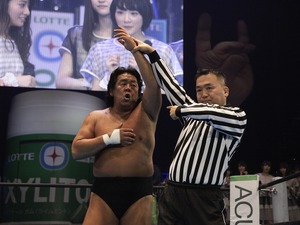 長州力VS藤波辰爾 、往年のリキラリアットが炸裂…「名勝負数え唄」再び 画像