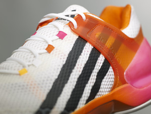 アディダス、スピードプレイヤー向けテニスシューズ「アディゼロ ウーバーソニック」 画像