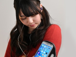 LEDが光る「アームバンド型スマホケース」…5.7インチ液晶まで対応 画像