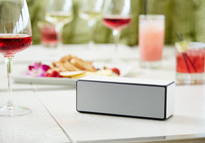 ソニーから手軽に迫力のサウンドを楽しめるワイヤレスポータブルスピーカー 画像