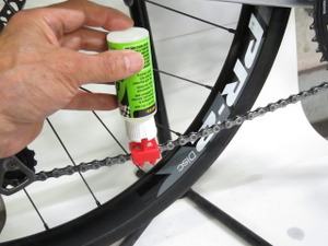 【津々見友彦の6輪生活】簡単メンテ！自転車の注油に「ノードリップ チェーンルーバー」 画像