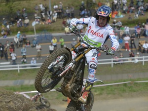 バイクが信じられない絶壁で競う…コースを素手でよじ登ってみた 画像
